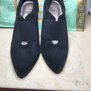 RELATIVITY Black Heels